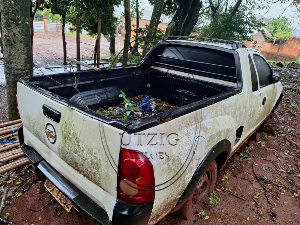 LOTE 012 - Veículo Caminhonete -Chevrolet Montana; Sucata aproveitável para desmonte, Cor: Branca , ano de fabricação não identificado, Sucata sem direito a documentação. Veículo recebido da Receita Federal nas condições em que se encontra.