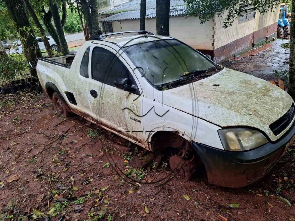 LOTE 012 - Veículo Caminhonete -Chevrolet Montana; Sucata aproveitável para desmonte, Cor: Branca , ano de fabricação não identificado, Sucata sem direito a documentação. Veículo recebido da Receita Federal nas condições em que se encontra.