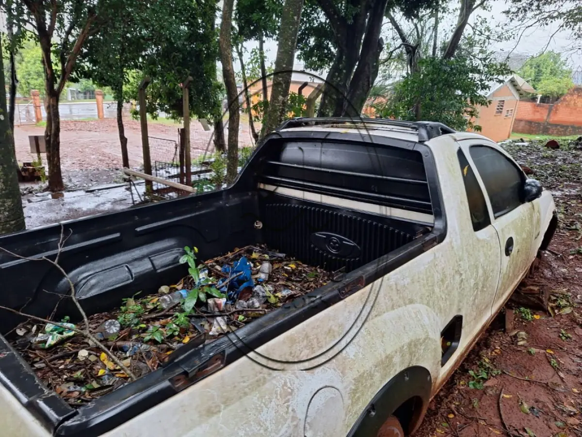 LOTE 012 - Veículo Caminhonete -Chevrolet Montana; Sucata aproveitável para desmonte, Cor: Branca , ano de fabricação não identificado, Sucata sem direito a documentação. Veículo recebido da Receita Federal nas condições em que se encontra.