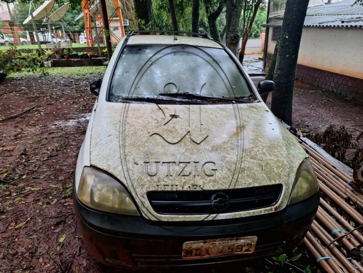 LOTE 012 - Veículo Caminhonete -Chevrolet Montana; Sucata aproveitável para desmonte, Cor: Branca , ano de fabricação não identificado, Sucata sem direito a documentação. Veículo recebido da Receita Federal nas condições em que se encontra.