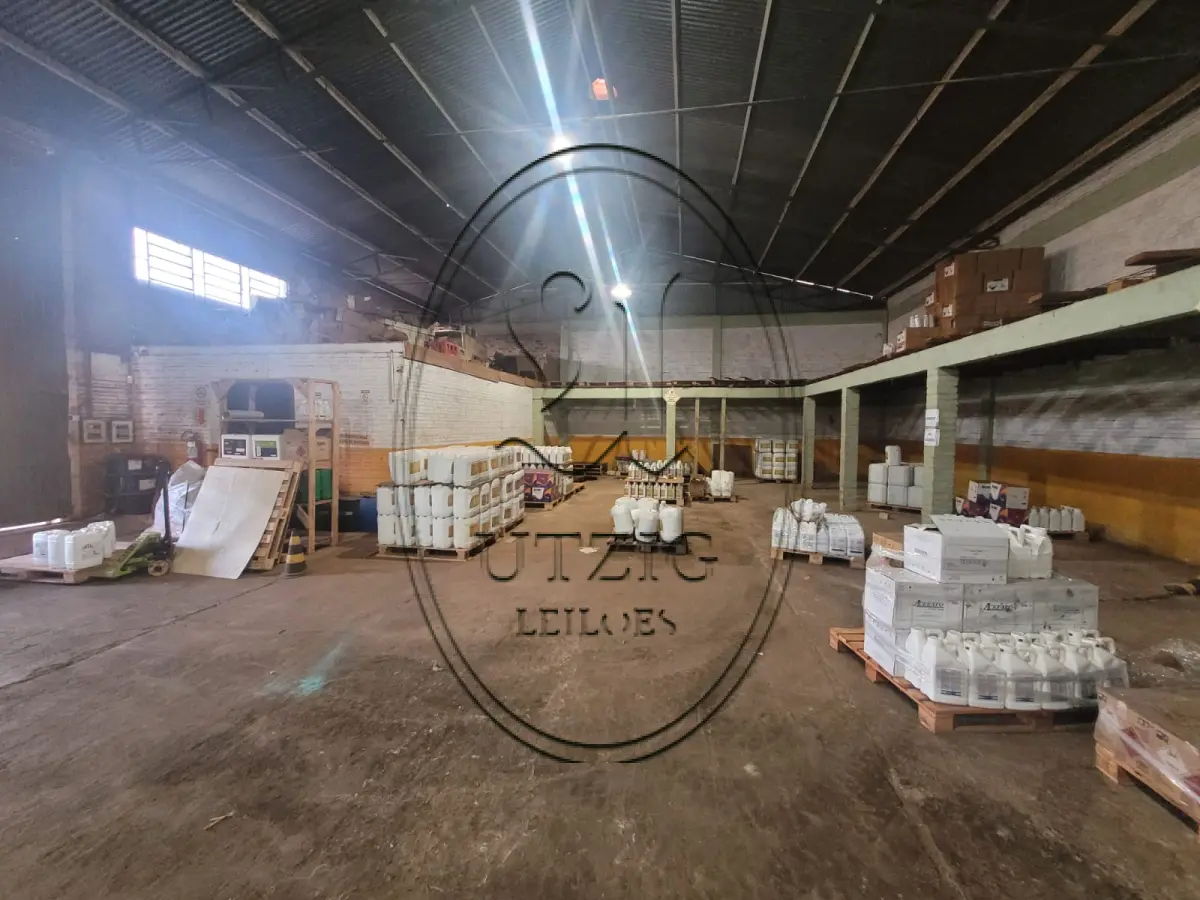 LOTE 001 - Pavilhão de alvenaria com 450,00m² sobre terreno com 1.123,60m²