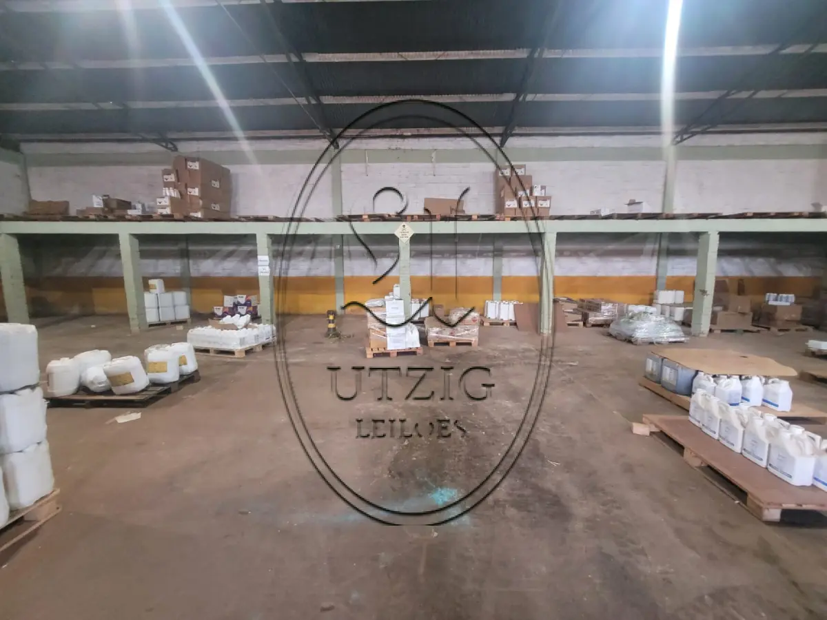 LOTE 001 - Pavilhão de alvenaria com 450,00m² sobre terreno com 1.123,60m²