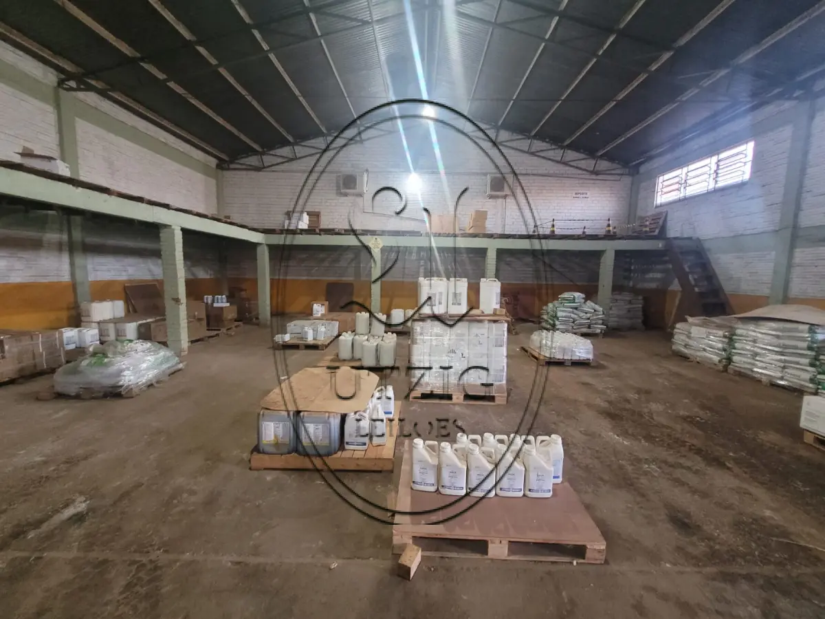 LOTE 001 - Pavilhão de alvenaria com 450,00m² sobre terreno com 1.123,60m²