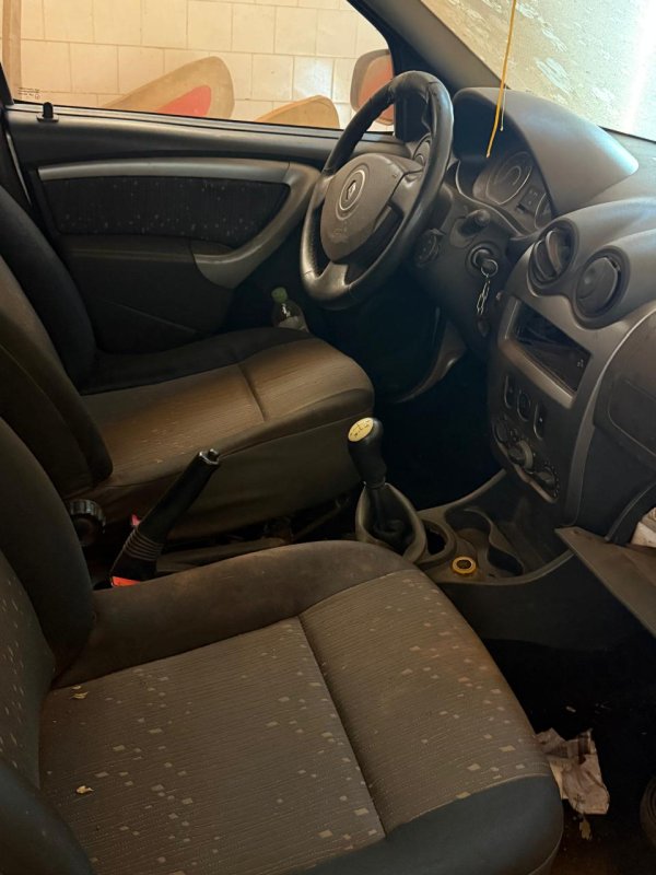 Foto de Renault Logan placa ERJ1I21